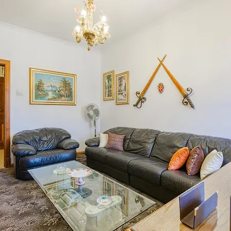 Апартаменты Authentic 2br In The Heart Of By 360 Estates