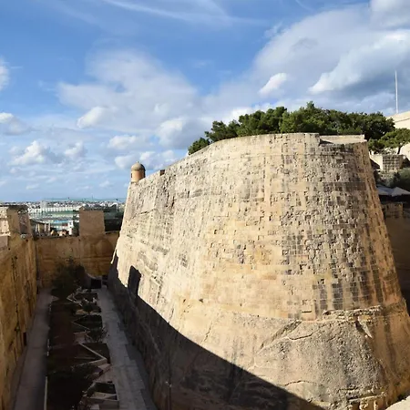 Authentic 2br In The Heart Of By 360 Estates * Valletta