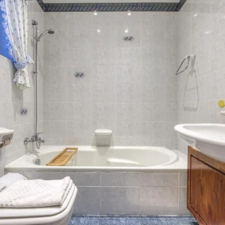Apartment Authentic 2br In The Heart Of By 360 Estates
