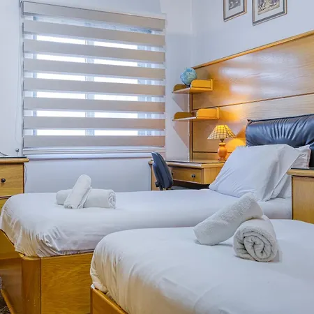 Апартаменты Authentic 2br In The Heart Of By 360 Estates *