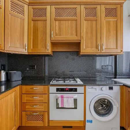 Апартаменты Authentic 2br In The Heart Of By 360 Estates *