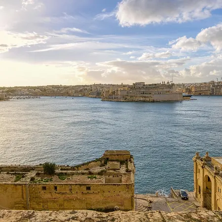 Апартаменты Authentic 2br In The Heart Of By 360 Estates Валетта