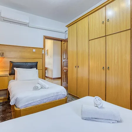 Апартаменты Authentic 2br In The Heart Of By 360 Estates *