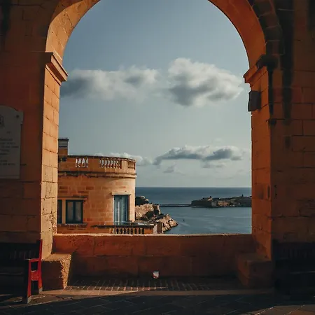 Апартаменты Authentic 2br In The Heart Of By 360 Estates Валетта