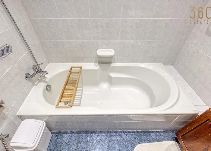 Authentic 2br In The Heart Of By 360 Estates Διαμέρισμα