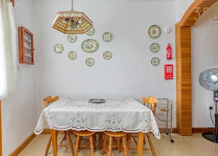 Διαμέρισμα Authentic 2br In The Heart Of By 360 Estates *